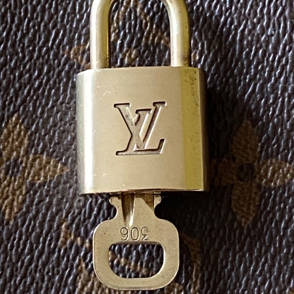 Louis Vuitton brass lock set with key #3o6 Authentic padlock - Picture 3 of 3